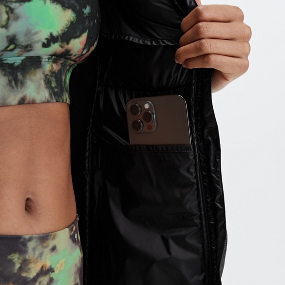 Black Fabletics puffer vest - Picture 6 of 6